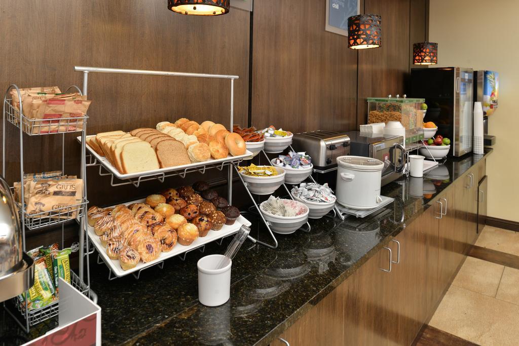 Comfort Suites Alexandria Exteriér fotografie